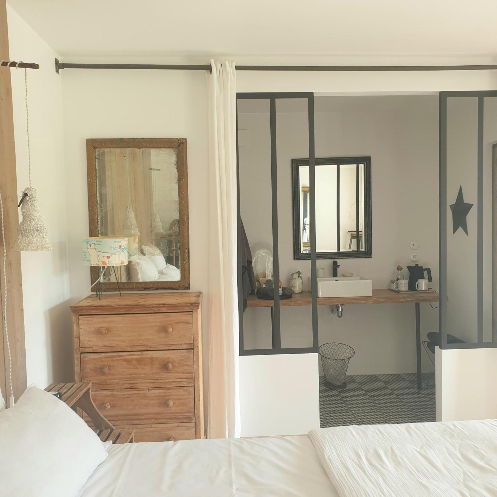 Par Hasard Ou Pas Bed & Breakfast Saint-Martin-aux-Chartrains Exterior photo
